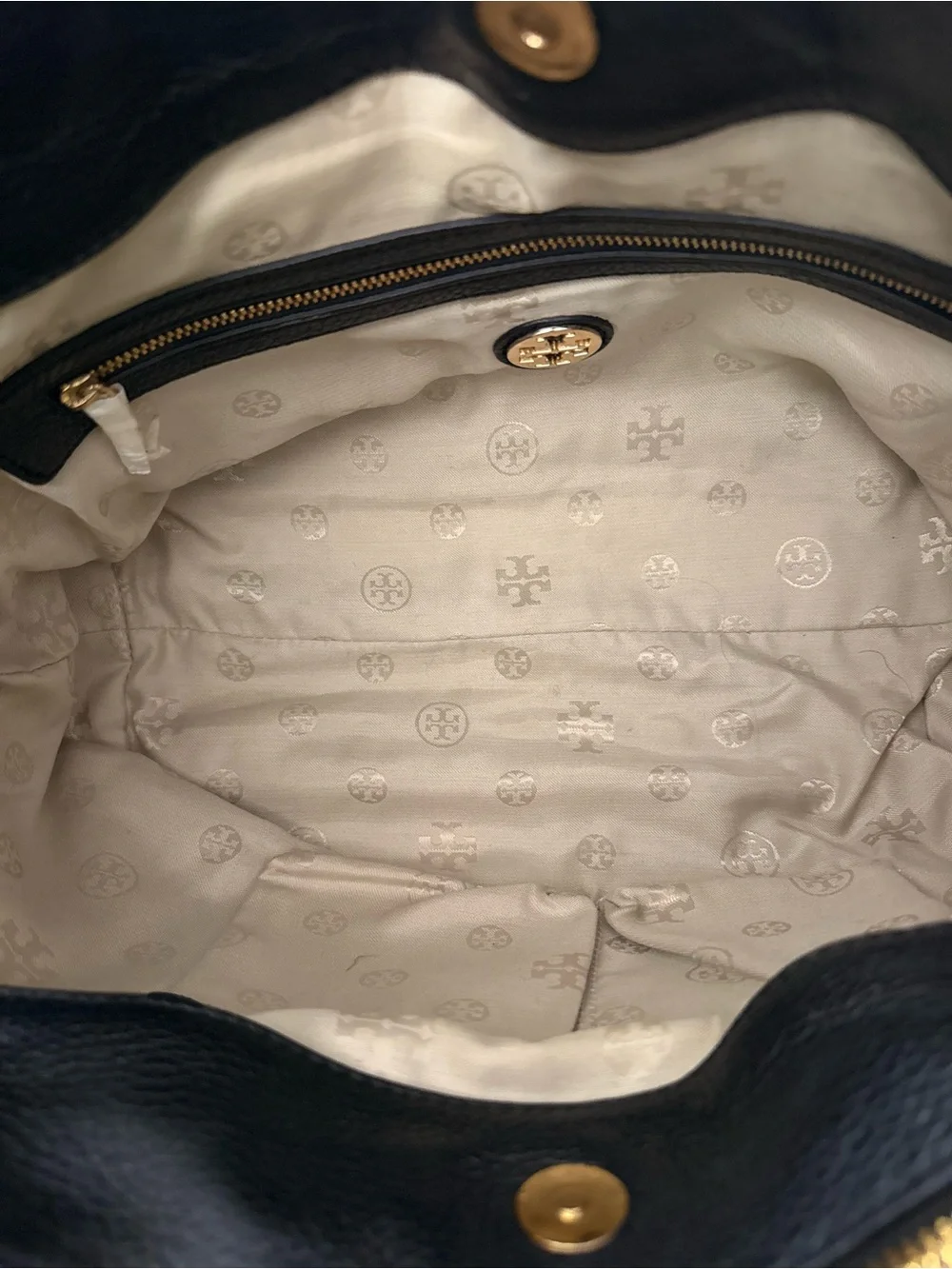 Tory Burch Black Leather Amanda bag with Gold-Tone Logo Hardware